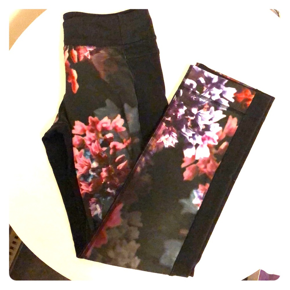 Lululemon Contrast Floral Crop Leggings NWOT